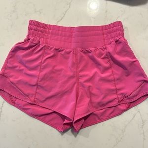 Lululemon Hotty Hot High-Rise Lined Short 2.5" / Size 4